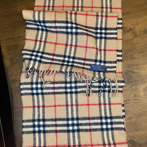 Vintage Luxury Burberry Plaid Classic Scarf - Picture 6 of 8